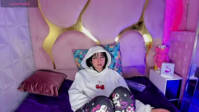 NaniiSisy: онлайн-секс-чат