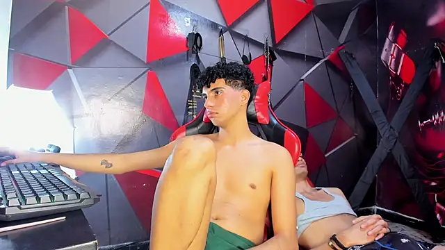 Chat XXX en directo de Hot_Boys_Without_Limits