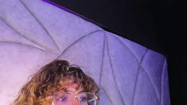 Chatroom XXX en direct de EmiliRouse_