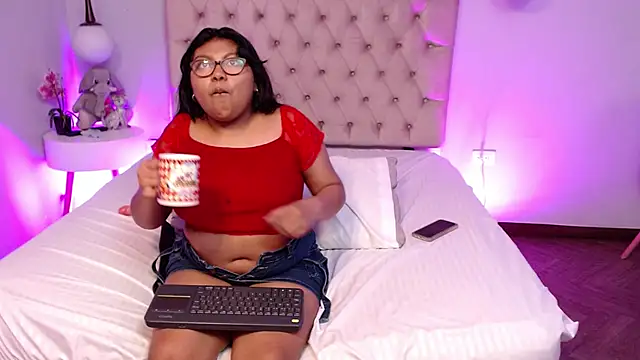 Chat XXX ao vivo de Kiri_Black_