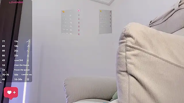 Chatroom XXX en direct de peachy_kiss