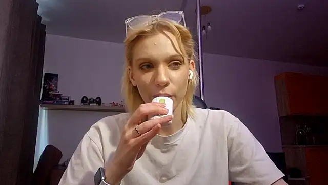 AuraNevera élő XXX-chatje