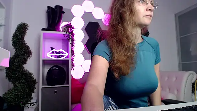 AnnikaRose Adlı Modelin Canlı XXX Sohbeti