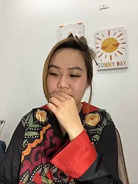 Almira6868 现场XXX聊天