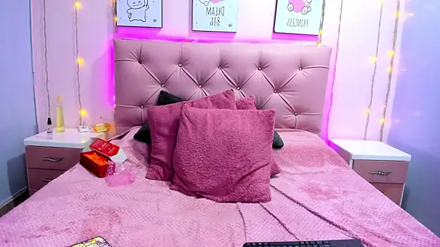 Issaa_Tyler Live XXX-chat