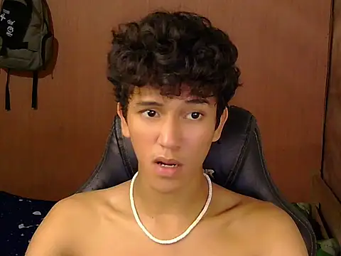 Chat +18 de hugekenbigcock ao vivo