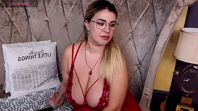 BustyGizelle Live XXX-chat