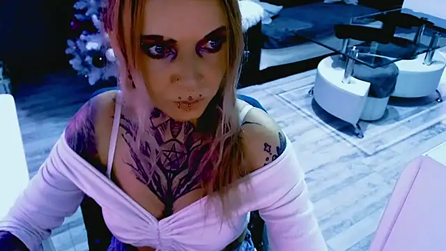 InesGold live XXX chat