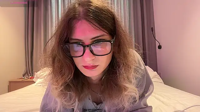 AlicePinkhead's Live XXX Chat