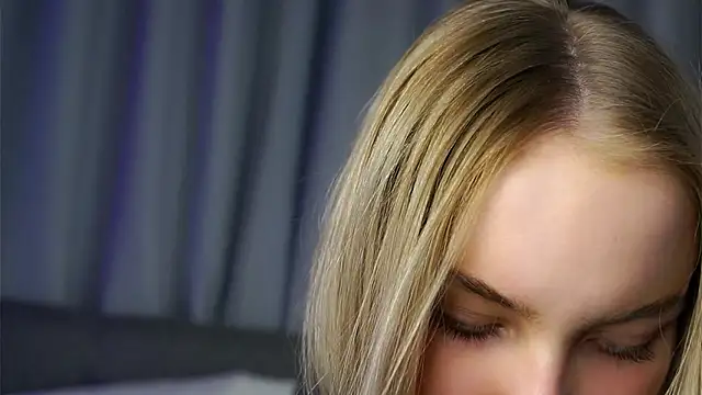 AftonConnett Adlı Modelin Canlı XXX Sohbeti