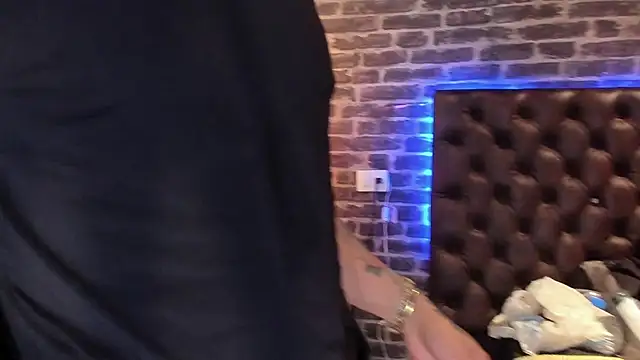 Chatroom XXX en direct de VinzenzRizzo