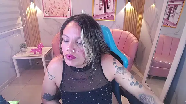 Jade_Jones_a Chat XXX live