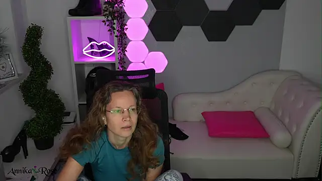 AnnikaRose Live XXX-chat