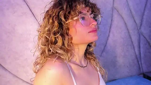 Chat XXX ao vivo de EmiliRouse_