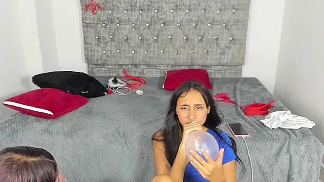 Chatroom XXX en direct de MelanyandKaty