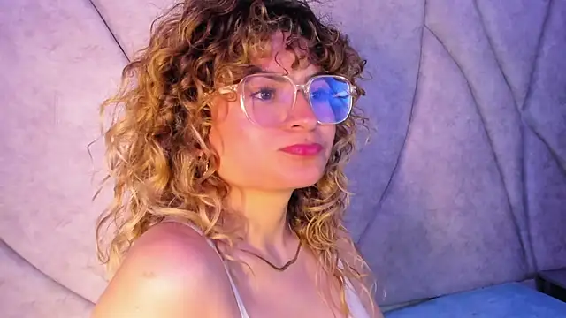 EmiliRouse_ Adlı Modelin Canlı XXX Sohbeti