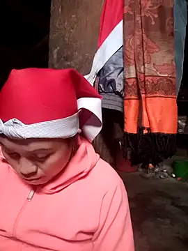 nanaliu001 Show in webcam