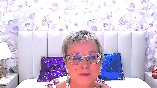 MilfyMommyXX live XXX chat