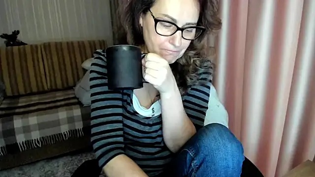 lauraoven live XXX chat