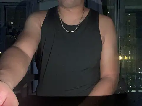 ThickDick_Daddy Adlı Modelin Canlı XXX Sohbeti