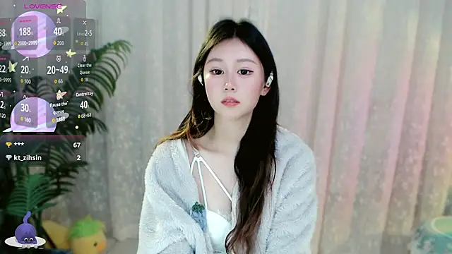 Aimee-520 Adlı Modelin Canlı XXX Sohbeti