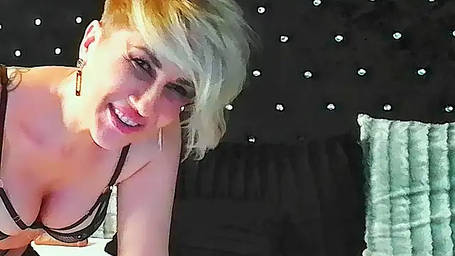 InannaStar élő XXX-chatje