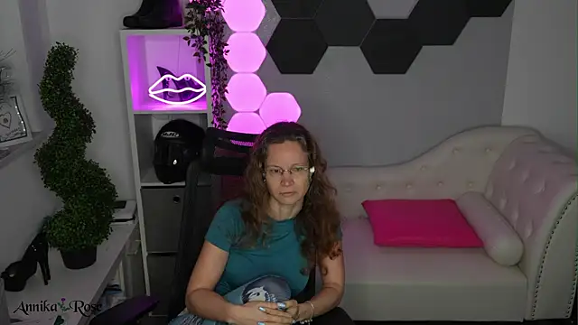 AnnikaRoseのライブXXXチャット