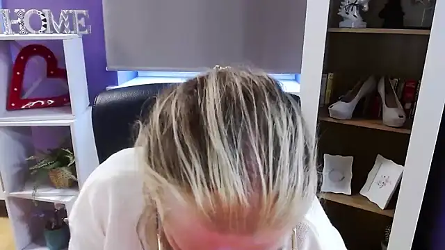 Zoey_EroticのライブXXXチャット