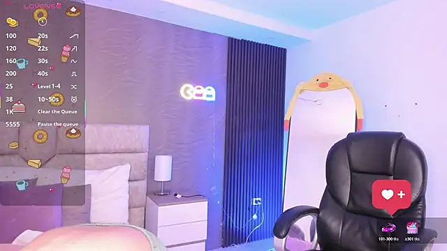 Arinextdoor: онлайн-секс-чат