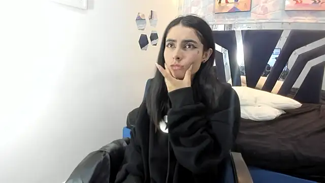 katherin__19 Adlı Modelin Canlı XXX Sohbeti