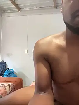 Nathii451: διαδικτυακό σόου στην κάμερα