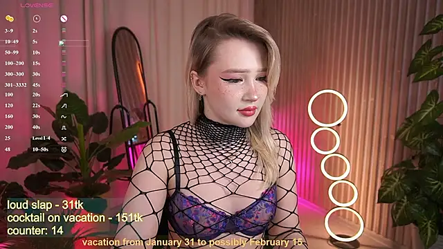 LauraWifeness Chat XXX live