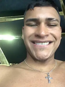 Emiliano_Reyes: онлайн-секс-чат