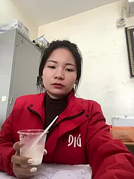 Bee_Yellow00 Adlı Modelin Canlı XXX Sohbeti