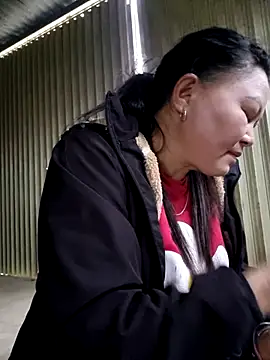 yoowwmr: διαδικτυακό σόου στην κάμερα