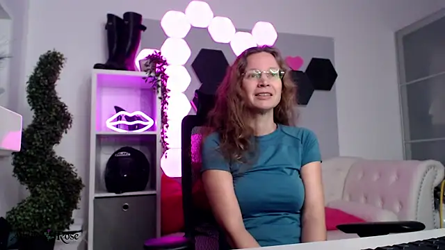 AnnikaRose Adlı Modelin Canlı XXX Sohbeti