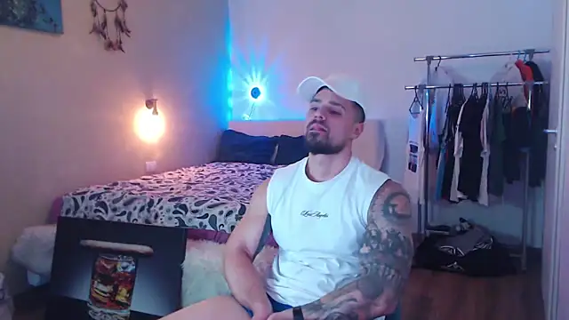 Tiberius_hunk élő XXX-chatje