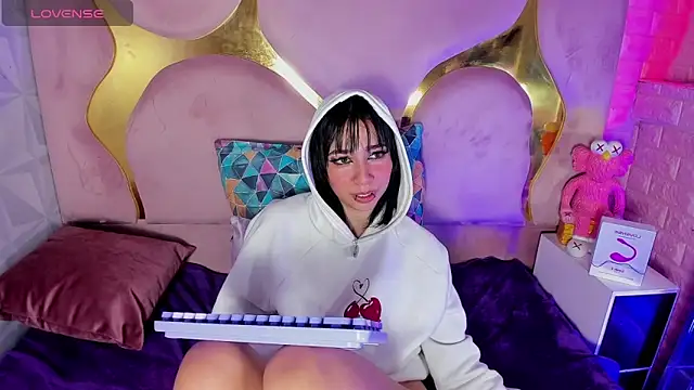 Chat +18 de NaniiSisy ao vivo