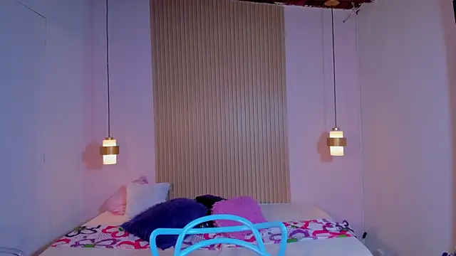 Онлайн чат XXX khloe21