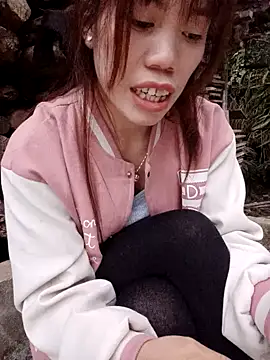 Show modela nhinhi-sexy na web-kameri