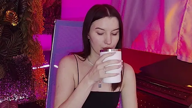 AgataWillis Adlı Modelin Canlı XXX Sohbeti