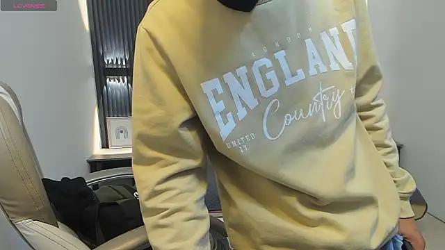 TaylerMiles Chat XXX live