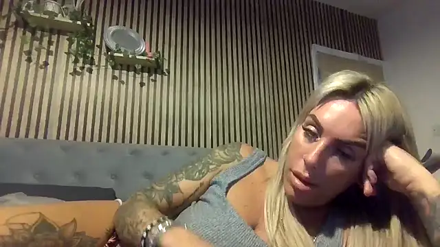 دردشة poppyinga1 الجنسية المباشرة