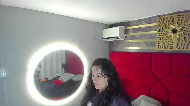 hanny_milf élő XXX-chatje