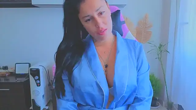 tatii222 élő XXX-chatje