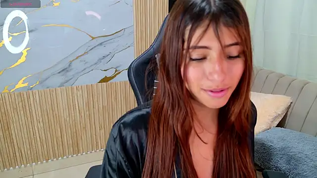 dafne17_ Adlı Modelin Canlı XXX Sohbeti