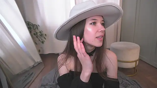 tinyanie élő XXX-chatje