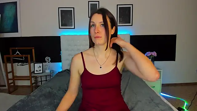 KiraNeeww élő XXX-chatje