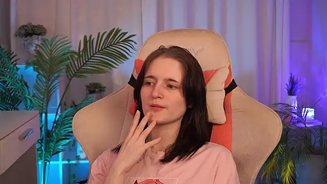 EffieLilium élő XXX-chatje