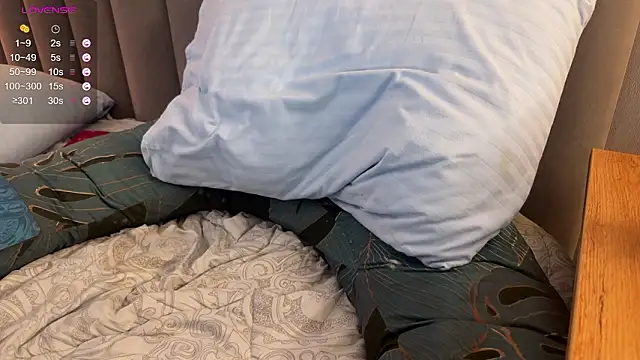 emily_is_here_'s Live XXX Chat